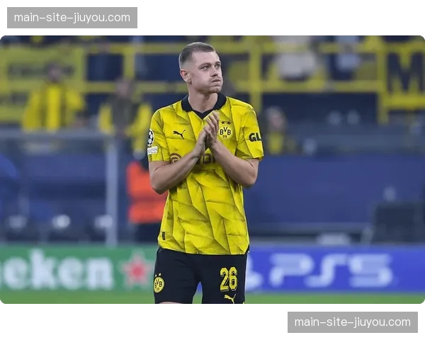 豪两翼齐飞态势形成 纽卡边翼卫套上配合突破